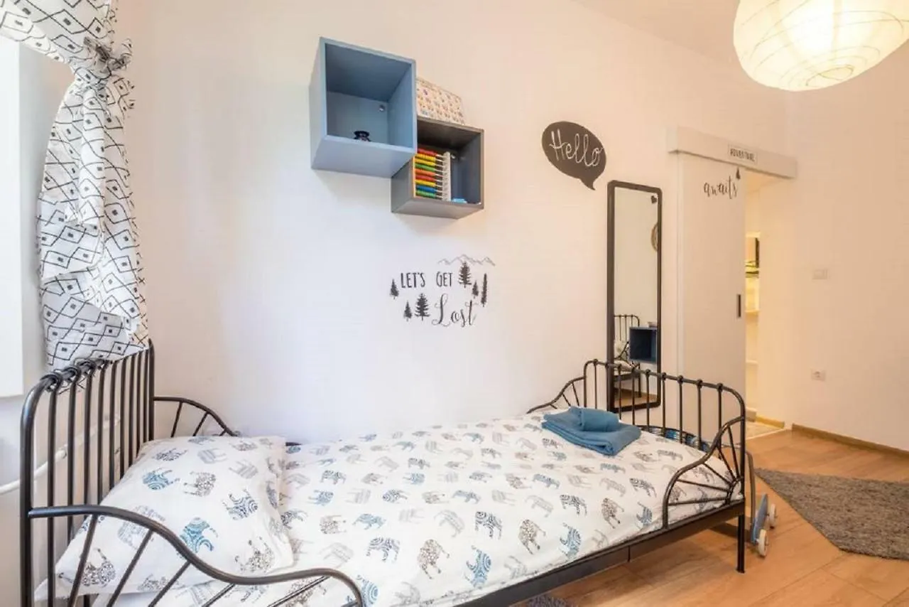 Downtown Wanderlust Apartment ソフィア
