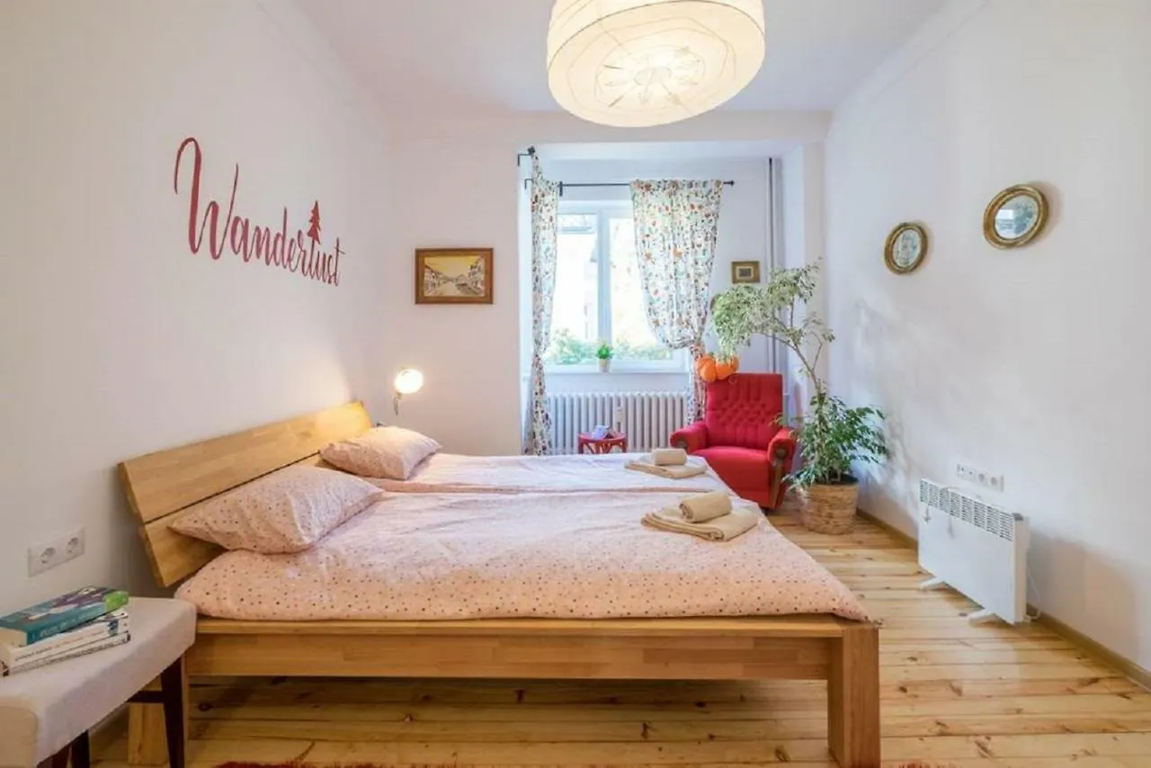 Downtown Wanderlust Apartment ソフィア
