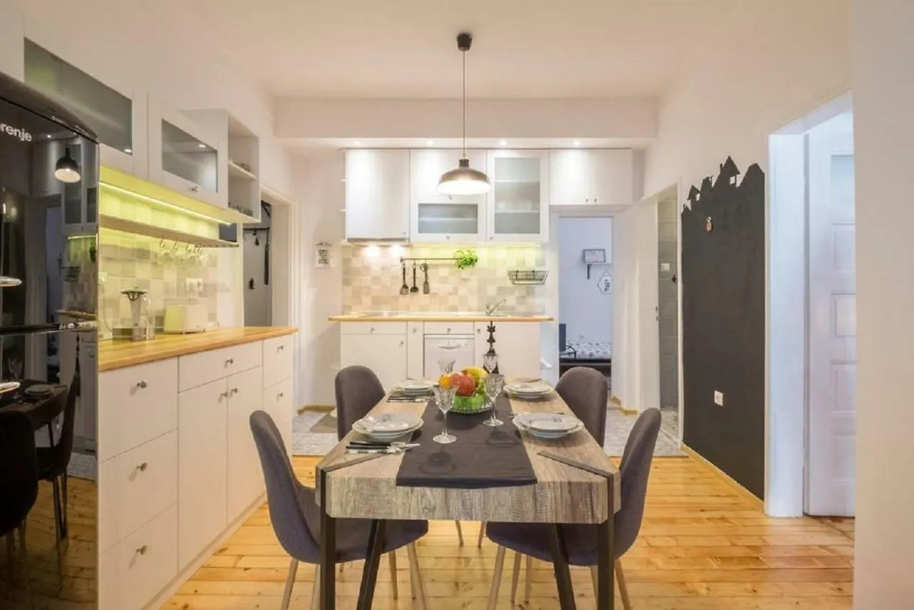 Downtown Wanderlust Apartment ソフィア 0*,
