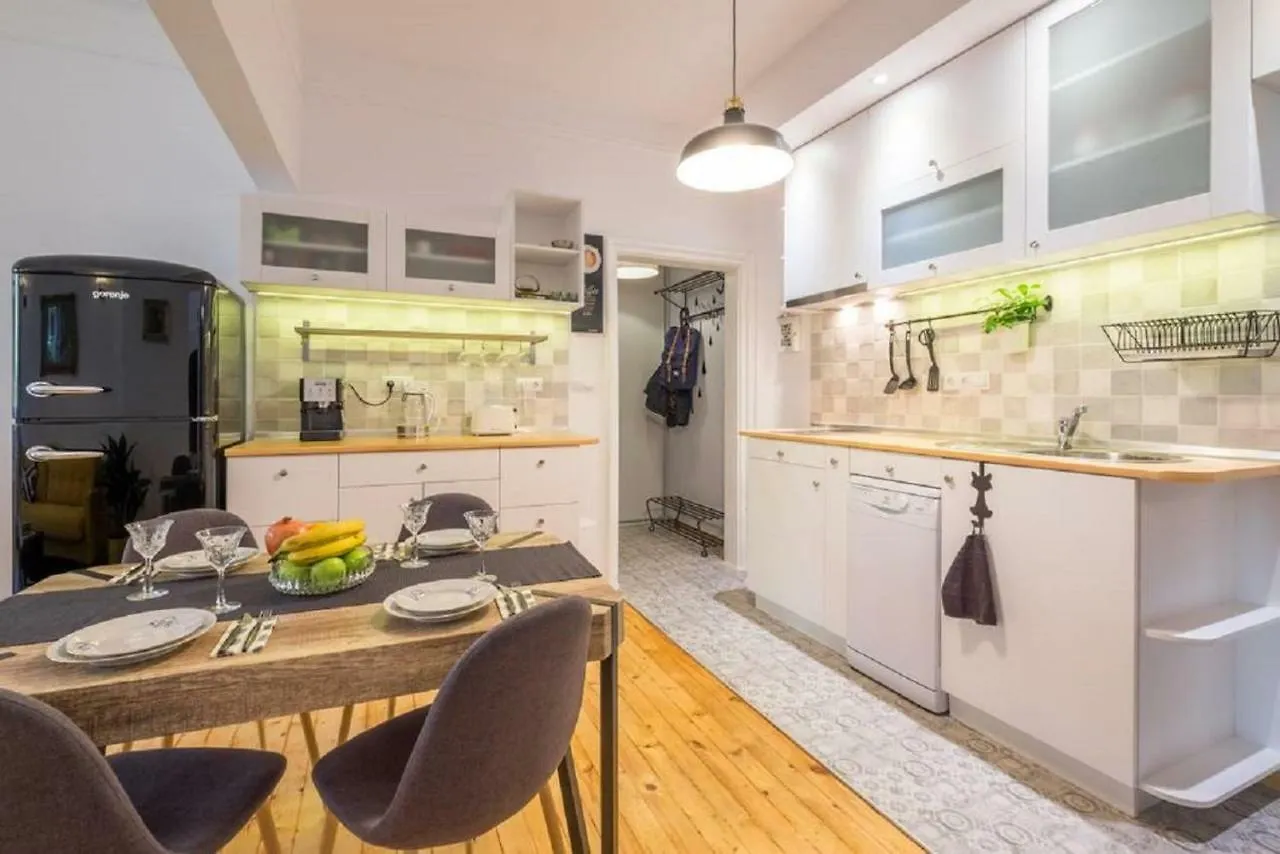 Downtown Wanderlust Apartment ソフィア 0*,